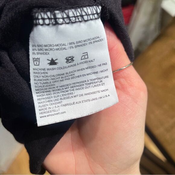 Amour Vert Black Tee - Picture 4 of 4